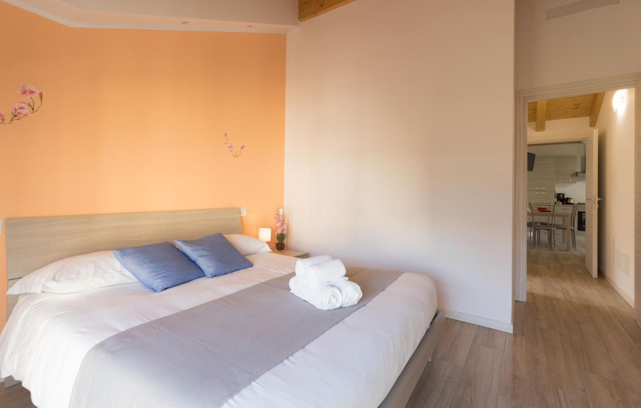 Residenze Lariane Lägenhet Colico Exteriör bild